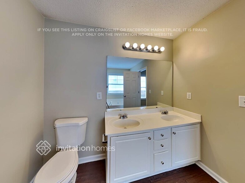 Building Photo - 3816 Pine Village Pl