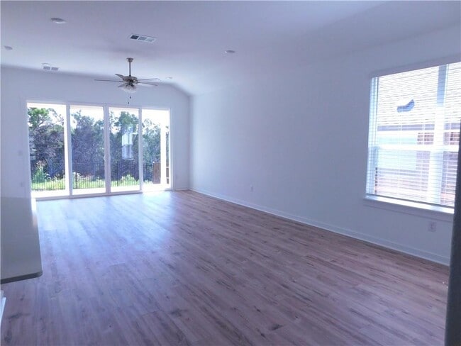Building Photo - 421 Peace Pipe Way