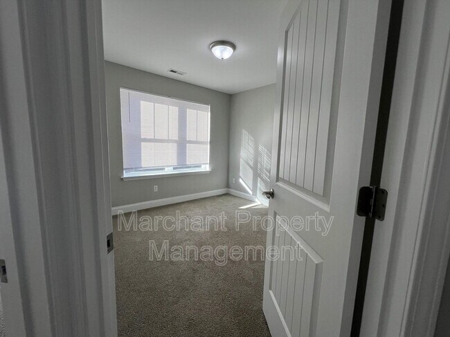 Building Photo - 148 N Church St