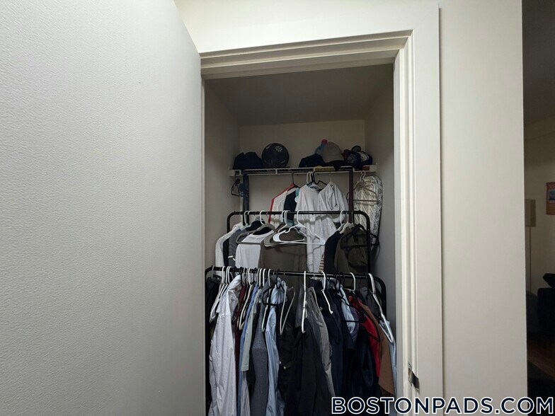 Building Photo - 8 Winter Pl