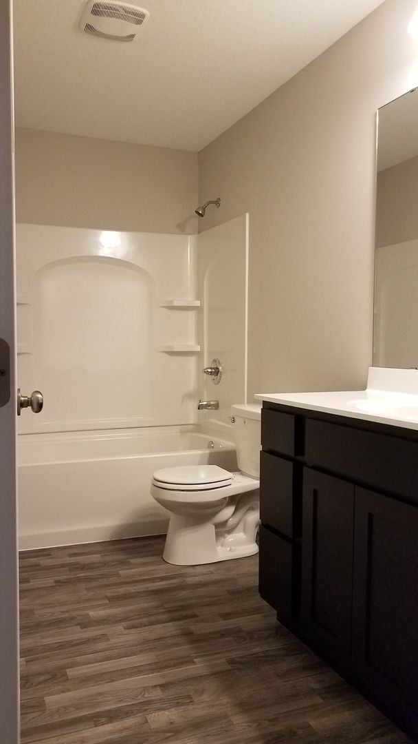 Building Photo - Single Family Home - Great location!