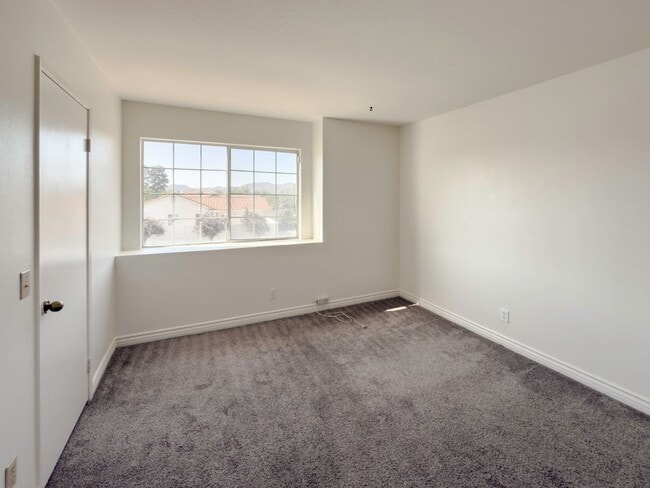 Building Photo - 2 Story, 3-Bedroom POOL + SOLAR Home in Wi...