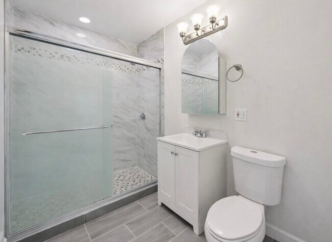 Building Photo - 559 Hyde Park Ave