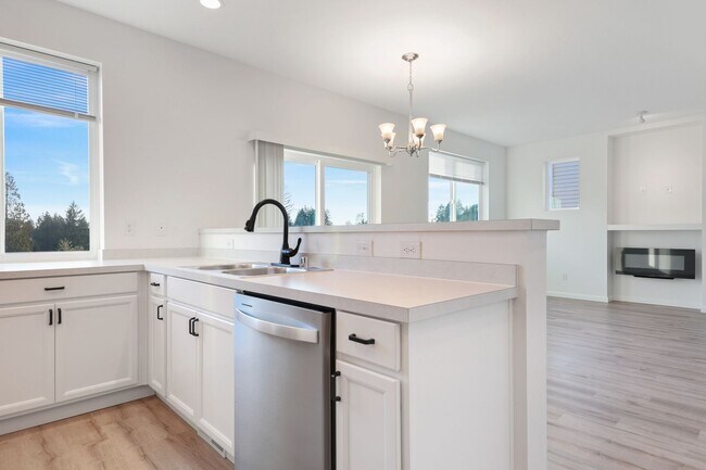 Building Photo - Like-New Tumwater Hill Home with A/C - 3 beds, 2.5 baths