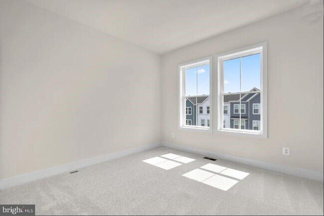 Building Photo - 112 Galaxy Pl