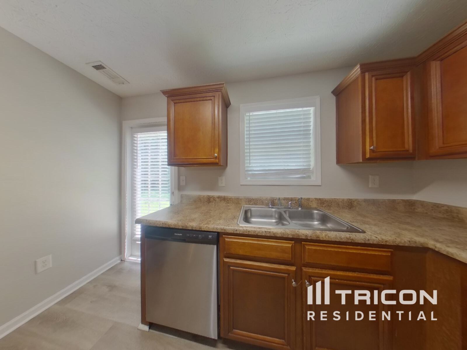 Building Photo - 1032 Wedgewood Ct NE