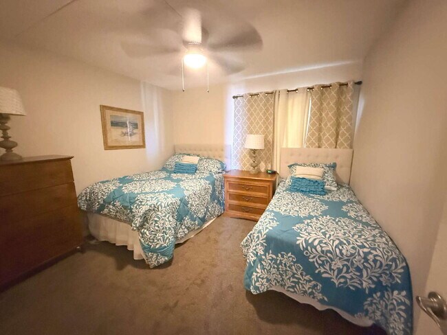 Building Photo - Furnished Tradewinds Condo!
