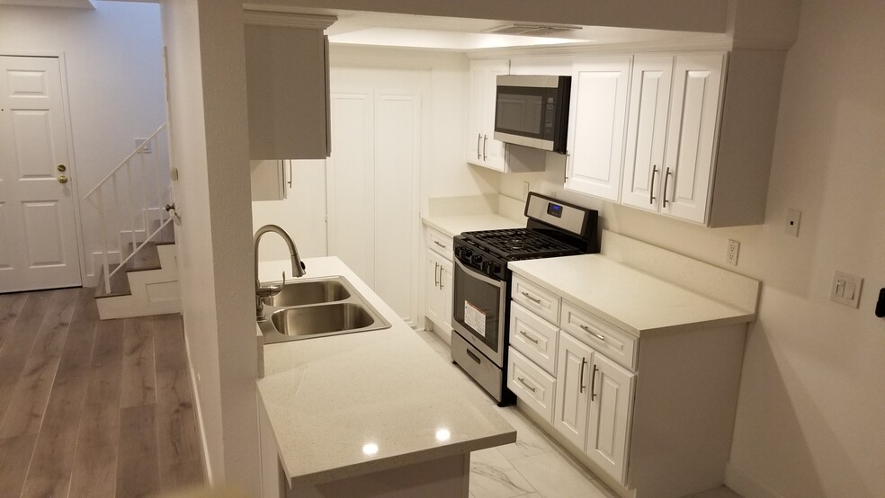 Kitchen with quartz countertops and appliances - 14126 Tiara St