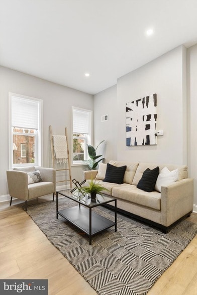 Building Photo - 2571 Coral St