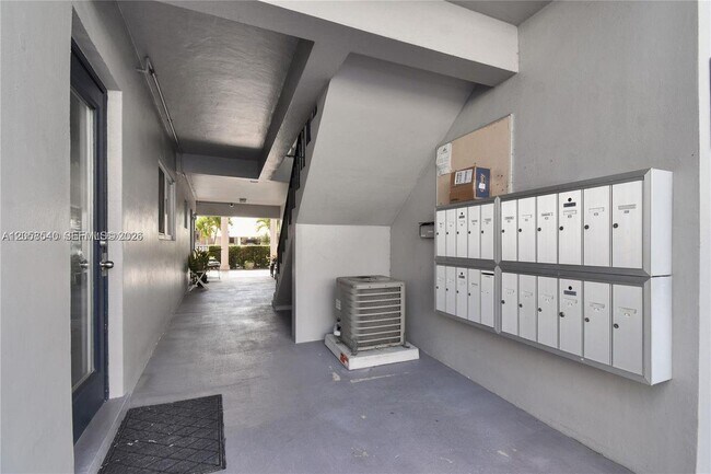 Building Photo - 2701 Middle River Dr