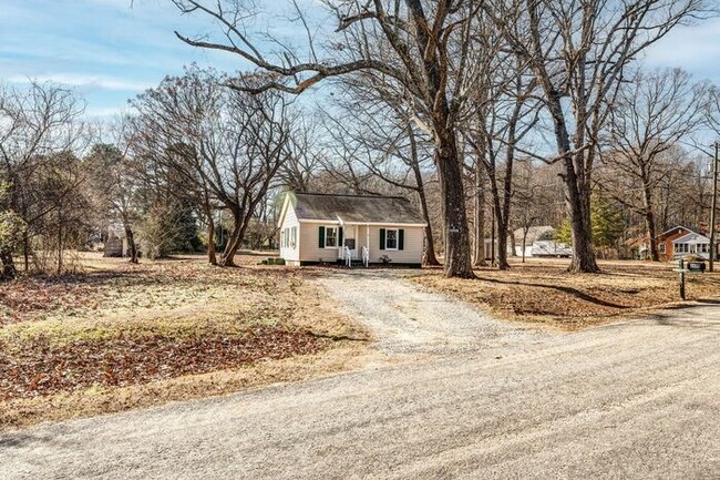 Building Photo - Charming 2-Bedroom, 1-Bath Home