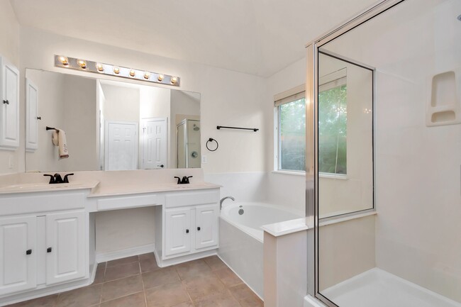 Building Photo - 16510 Bluff Springs Dr