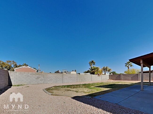 Building Photo - 11110 W Glenrosa Ave