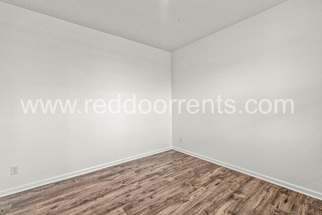 Building Photo - 2183 Warbler St