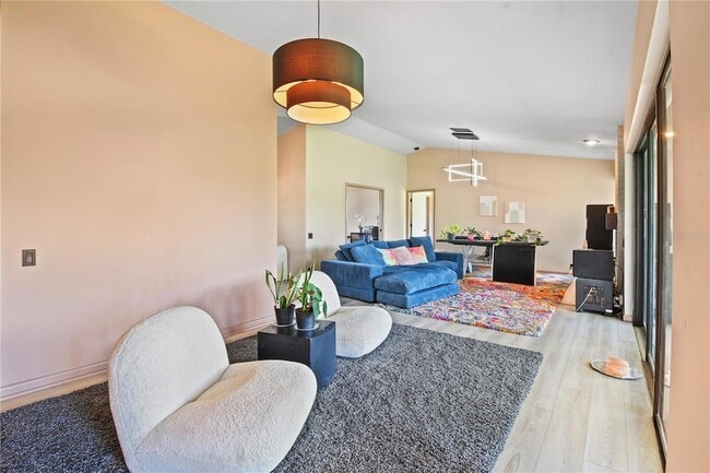 Building Photo - 2906 Windridge Dr