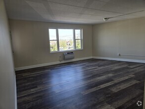 Building Photo - 685 Prospect Ave