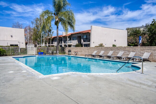 Building Photo - 601 Almarida Dr