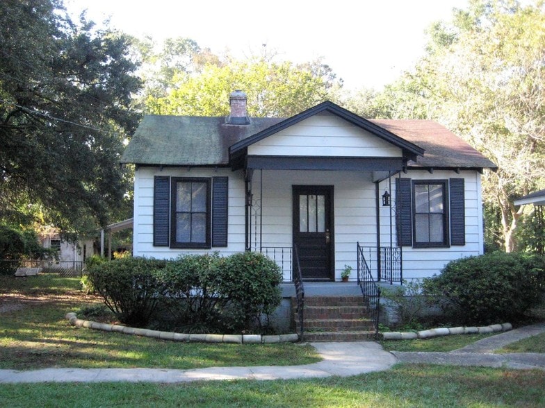 Primary Photo - 1521 Poinsettia Rd