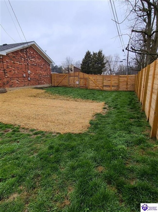 Building Photo - 1506 W Elm Rd