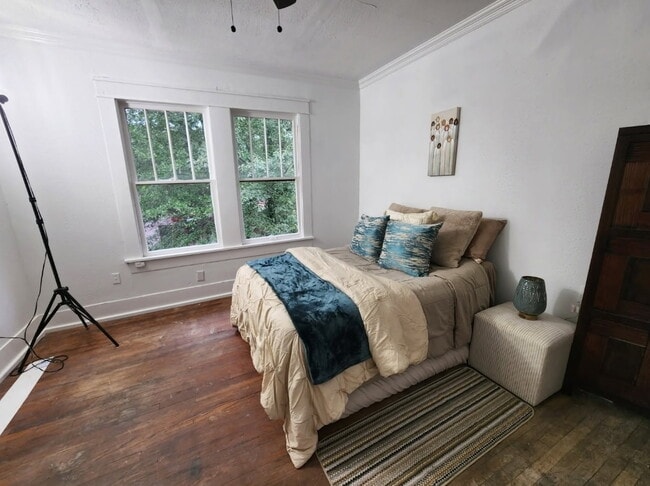 Building Photo - 159 Lister St