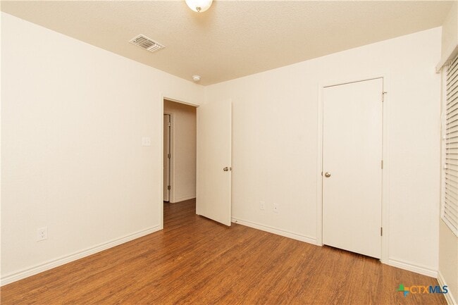 Building Photo - 401 Bonnie Dr