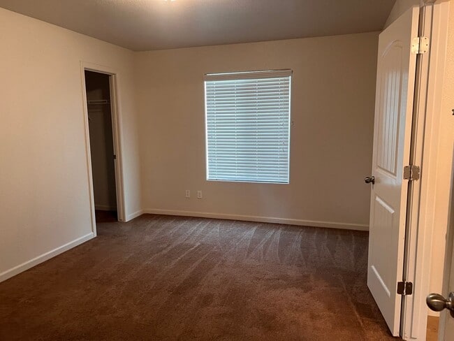 Building Photo - 2578 Bell Port Ave