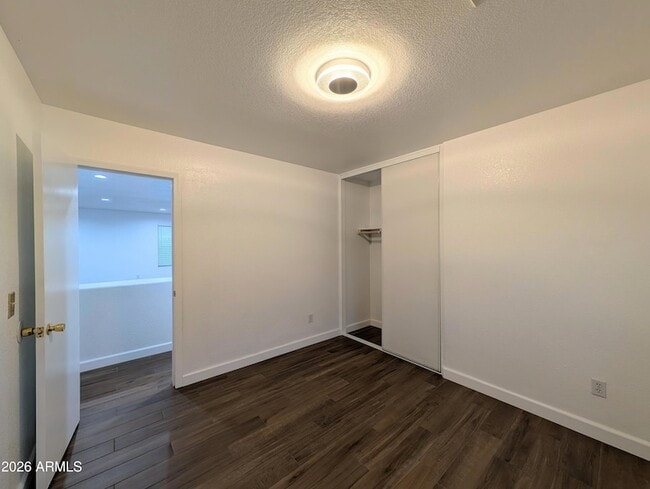 Building Photo - 2404 W Roeser Rd