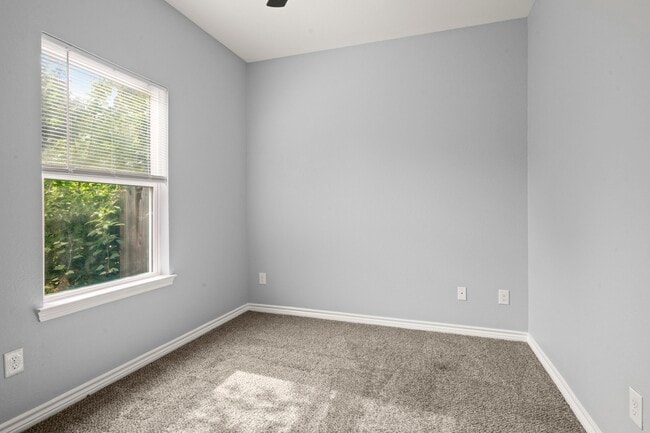 Building Photo - 16670 Meadowcroft St
