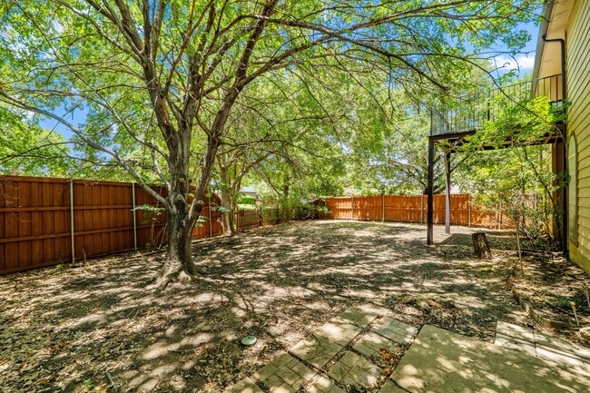 Building Photo - 9128 Cumberland Dr