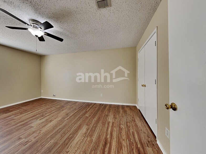 Building Photo - 3004 Cesareo Dr