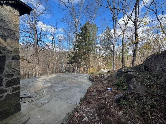 Building Photo - 2119 Maple Ave