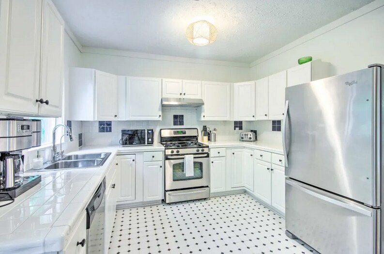 Building Photo - 1117 Kenwood Pl