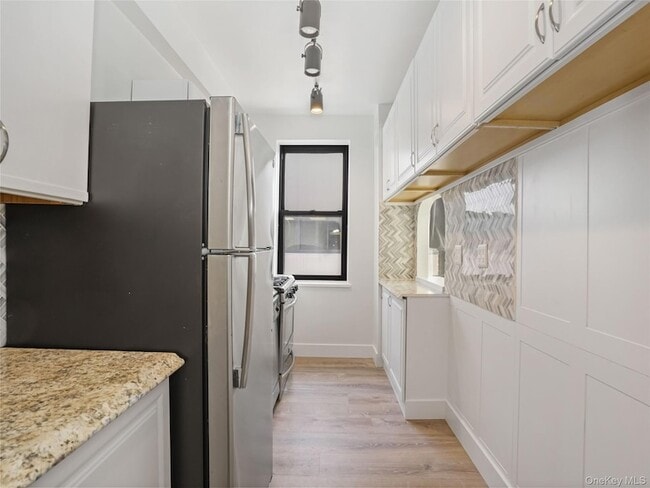 Building Photo - 2 Greenridge Ave