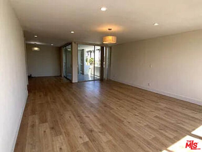 Building Photo - 9221 Charleville Blvd