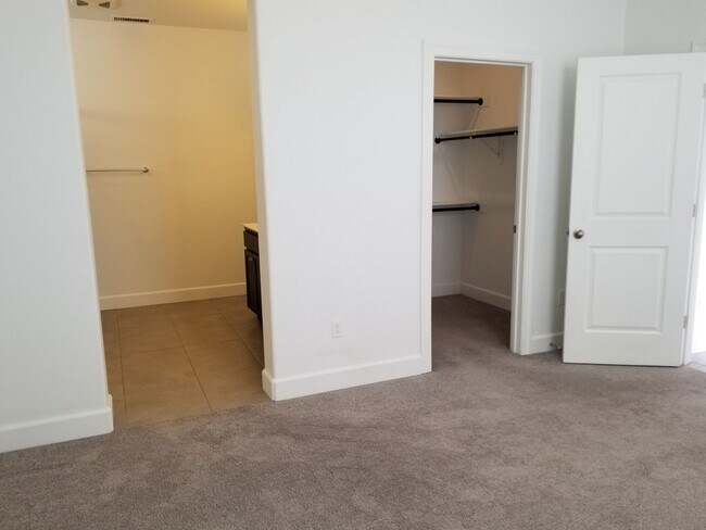 Building Photo - Condo For Rent in Gardnerville