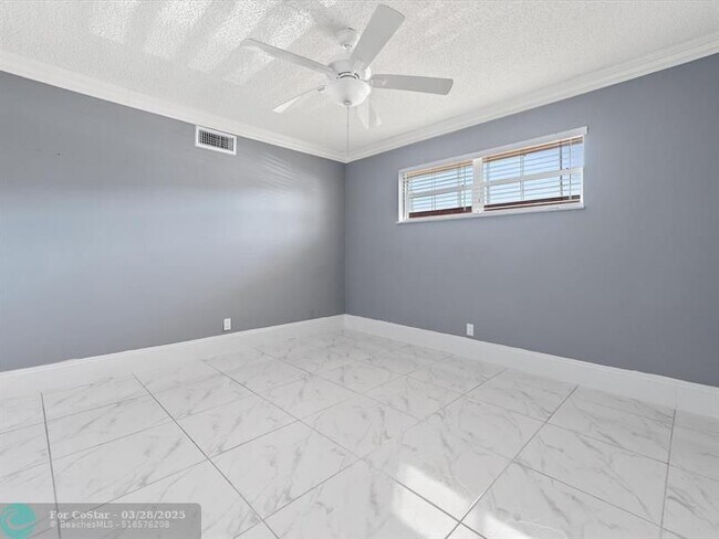 Building Photo - 371 S Hollybrook Dr
