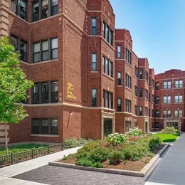 Building Photo - 527 W Aldine Ave