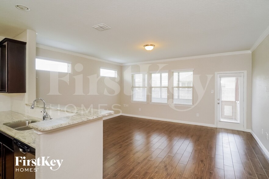 Building Photo - 13206 Frio Parke