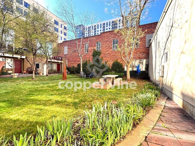 Building Photo - 1050 Cherokee St