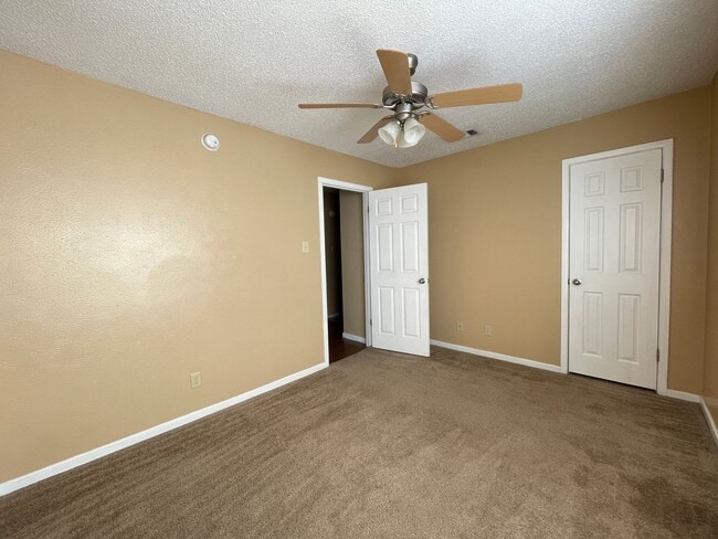 Building Photo - 1102 Covey Ln