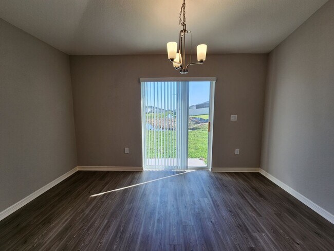 Building Photo - LIKE NEW!!! 4-Bedroom, 2-Bathroom in Villamar Winter Haven