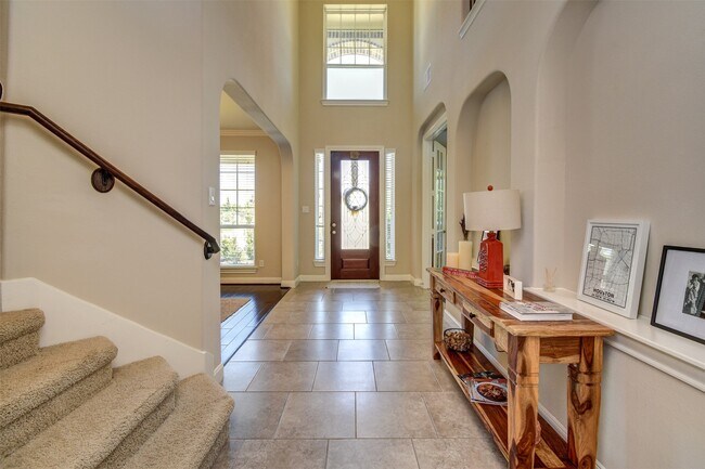 Building Photo - 25710 Oakwood Knoll Dr