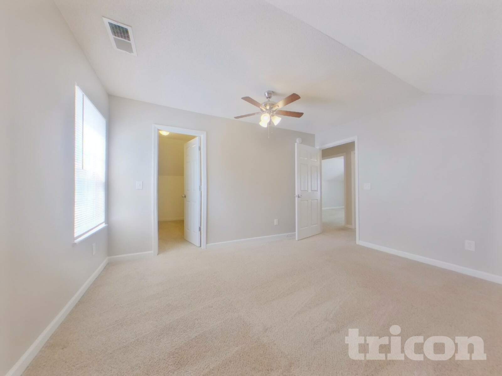 Building Photo - 2048 Lake Carolina Dr