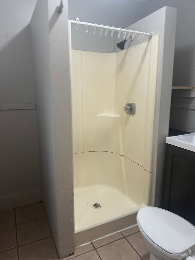 Building Photo - 165 Huff St