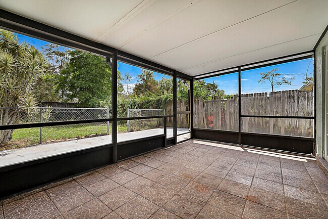 Building Photo - 2346 Caroma Ln