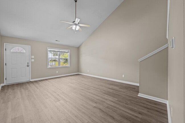Building Photo - 208 Jessie Cir