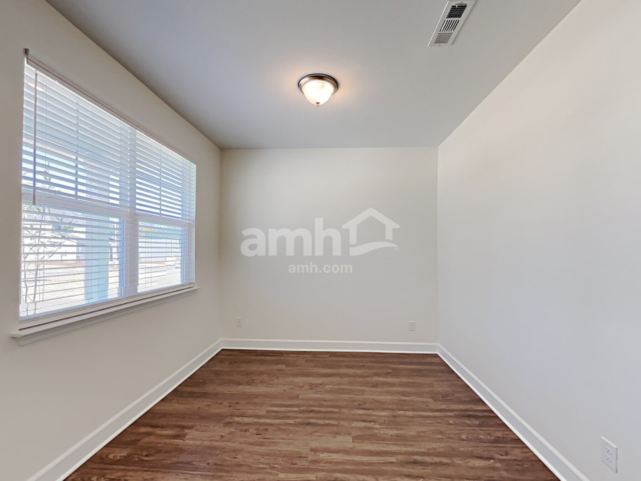 Building Photo - 2920 Throneberry Ln