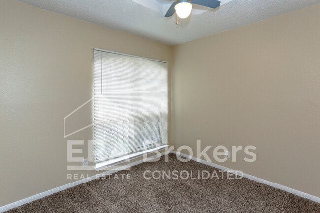 Building Photo - 2304 Sherman Dr