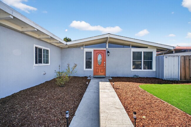Building Photo - 768 Lakechime Dr