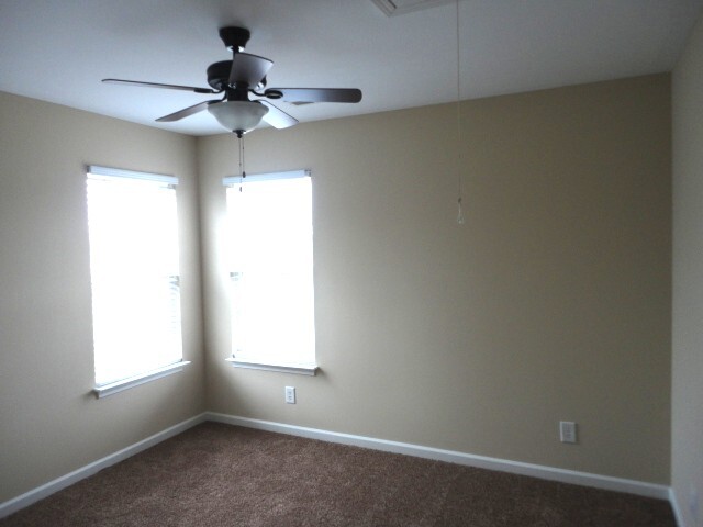 Building Photo - 690 Triple Crown Ct
